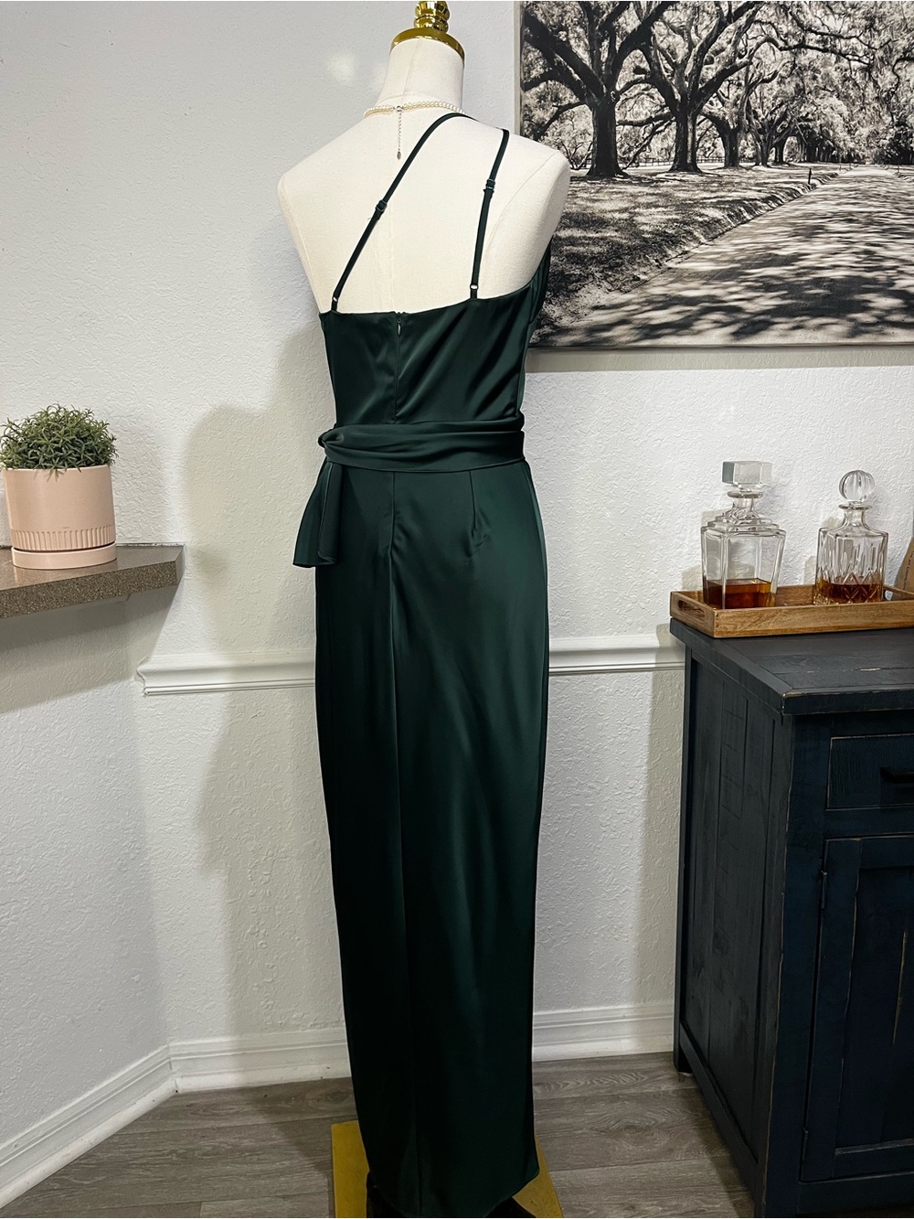 NWT Lulu's Emerald Asymmetrical One-Shoulder Satin-like Gown Medium - Picture 7 of 16